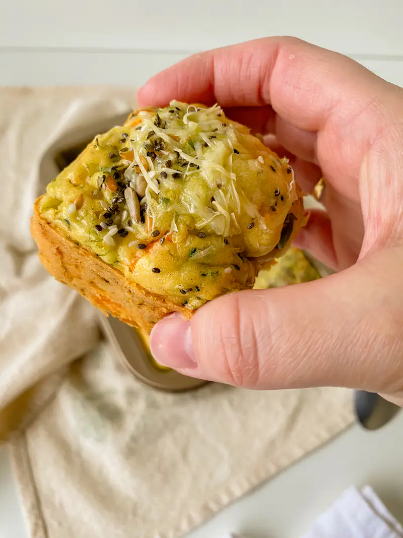 Muffin de frango com brócolis